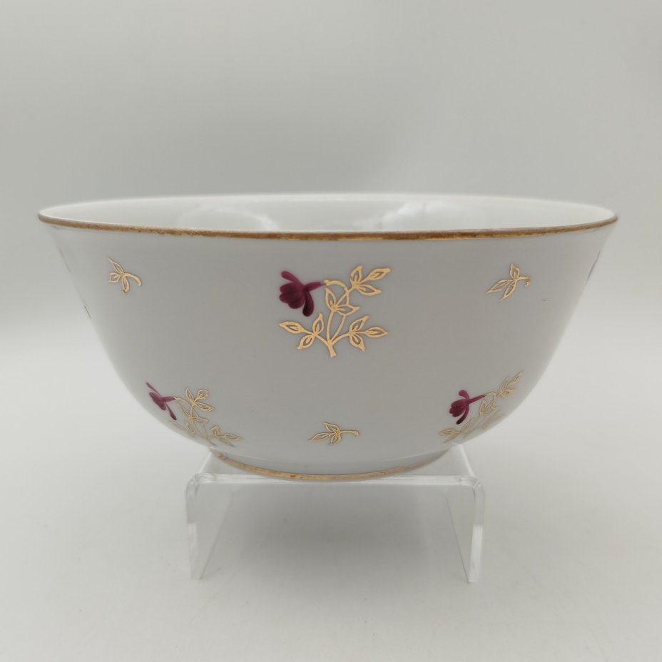 Конфетница (сухарница), украшенная цветочным декором, фарфор, роспись, золочение, Ленинградский фарфоровый завод (ЛФЗ), СССР, 1970-1990 гг.