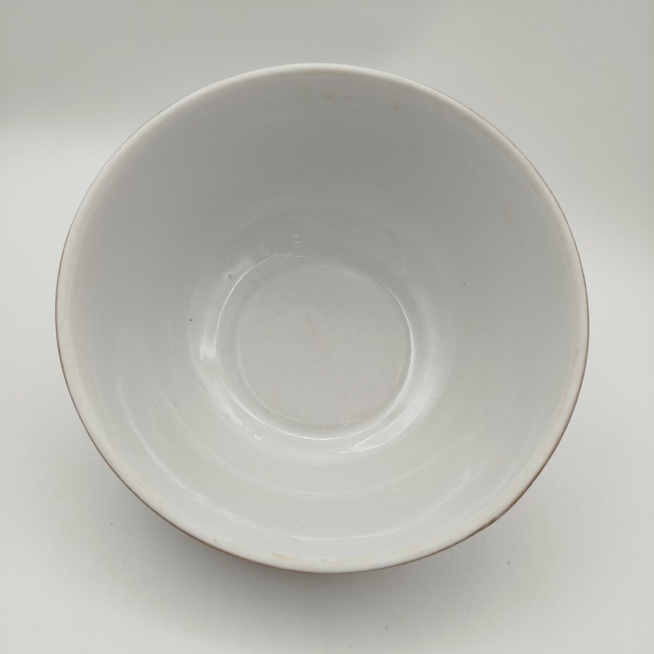 Конфетница (сухарница), украшенная цветочным декором, фарфор, роспись, золочение, Ленинградский фарфоровый завод (ЛФЗ), СССР, 1970-1990 гг.