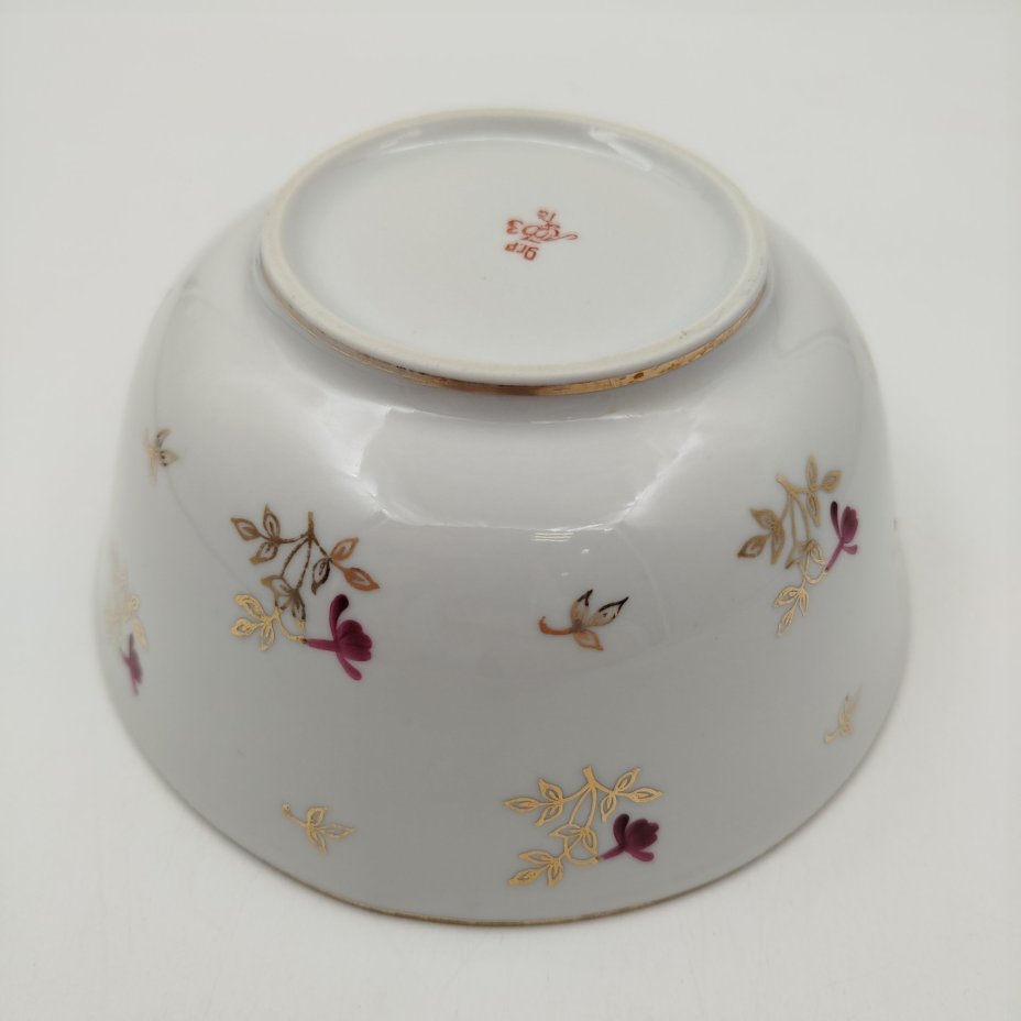 Конфетница (сухарница), украшенная цветочным декором, фарфор, роспись, золочение, Ленинградский фарфоровый завод (ЛФЗ), СССР, 1970-1990 гг.