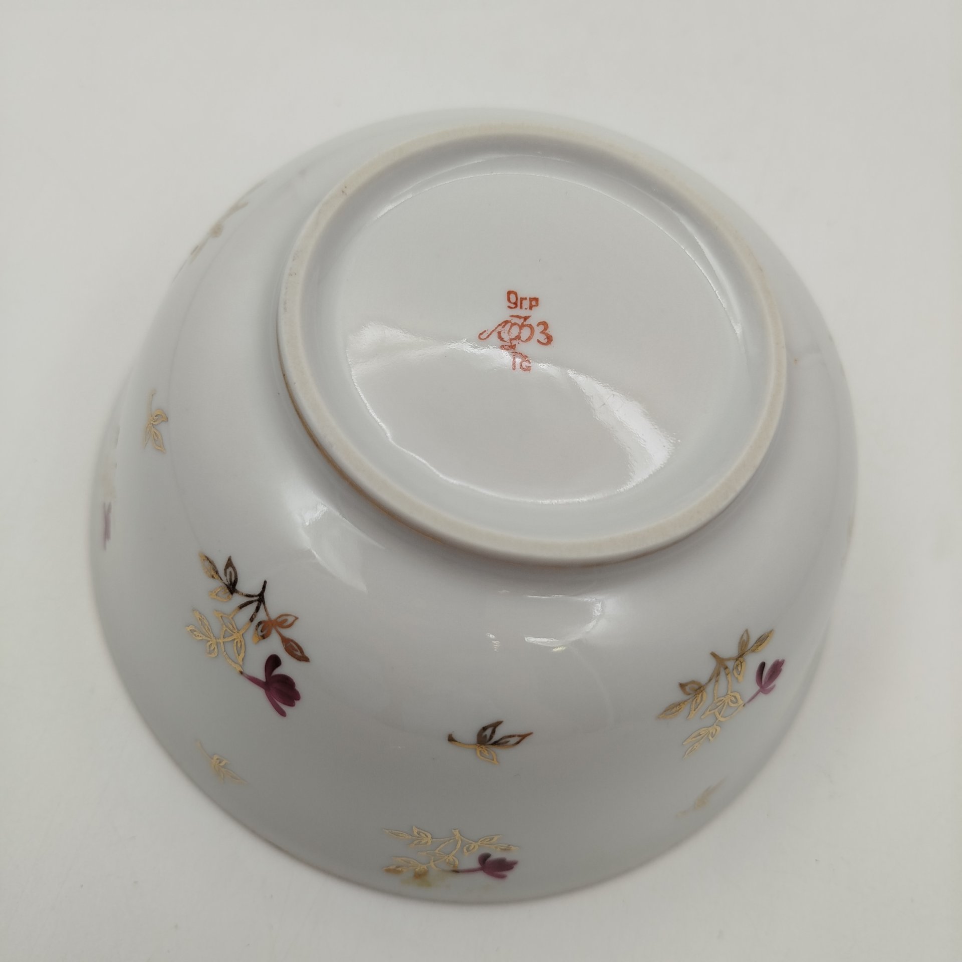 Конфетница (сухарница), украшенная цветочным декором, фарфор, роспись, золочение, Ленинградский фарфоровый завод (ЛФЗ), СССР, 1970-1990 гг.