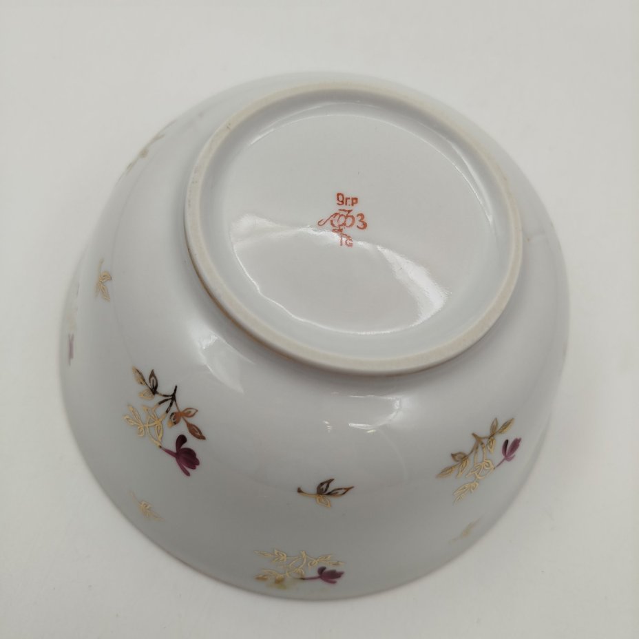 Конфетница (сухарница), украшенная цветочным декором, фарфор, роспись, золочение, Ленинградский фарфоровый завод (ЛФЗ), СССР, 1970-1990 гг.