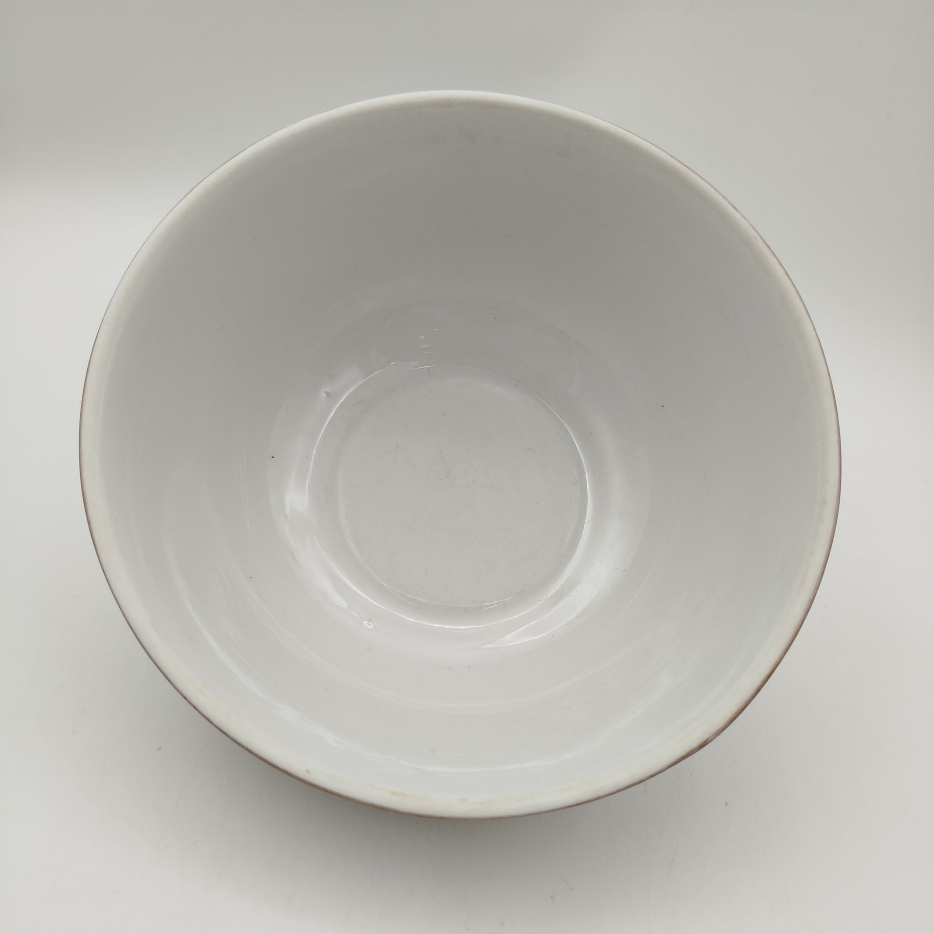 Конфетница (сухарница), украшенная цветочным декором, Ленинградский фарфоровый завод (ЛФЗ)
