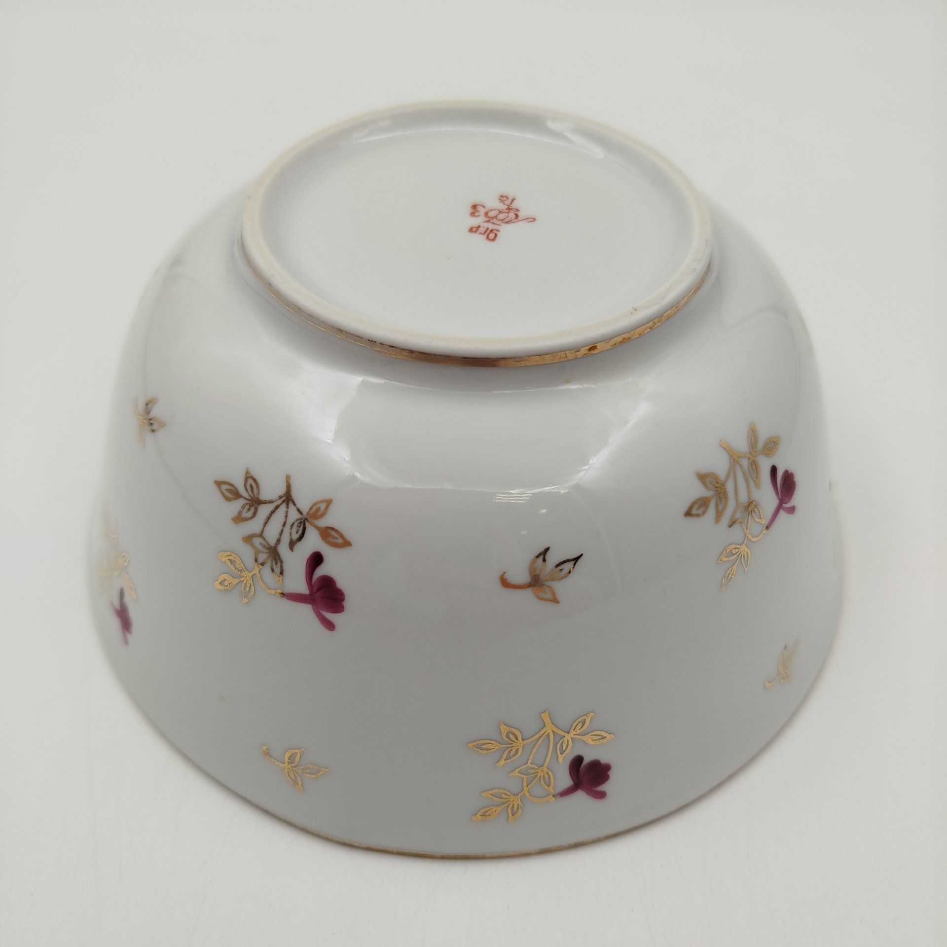 Конфетница (сухарница), украшенная цветочным декором, Ленинградский фарфоровый завод (ЛФЗ)