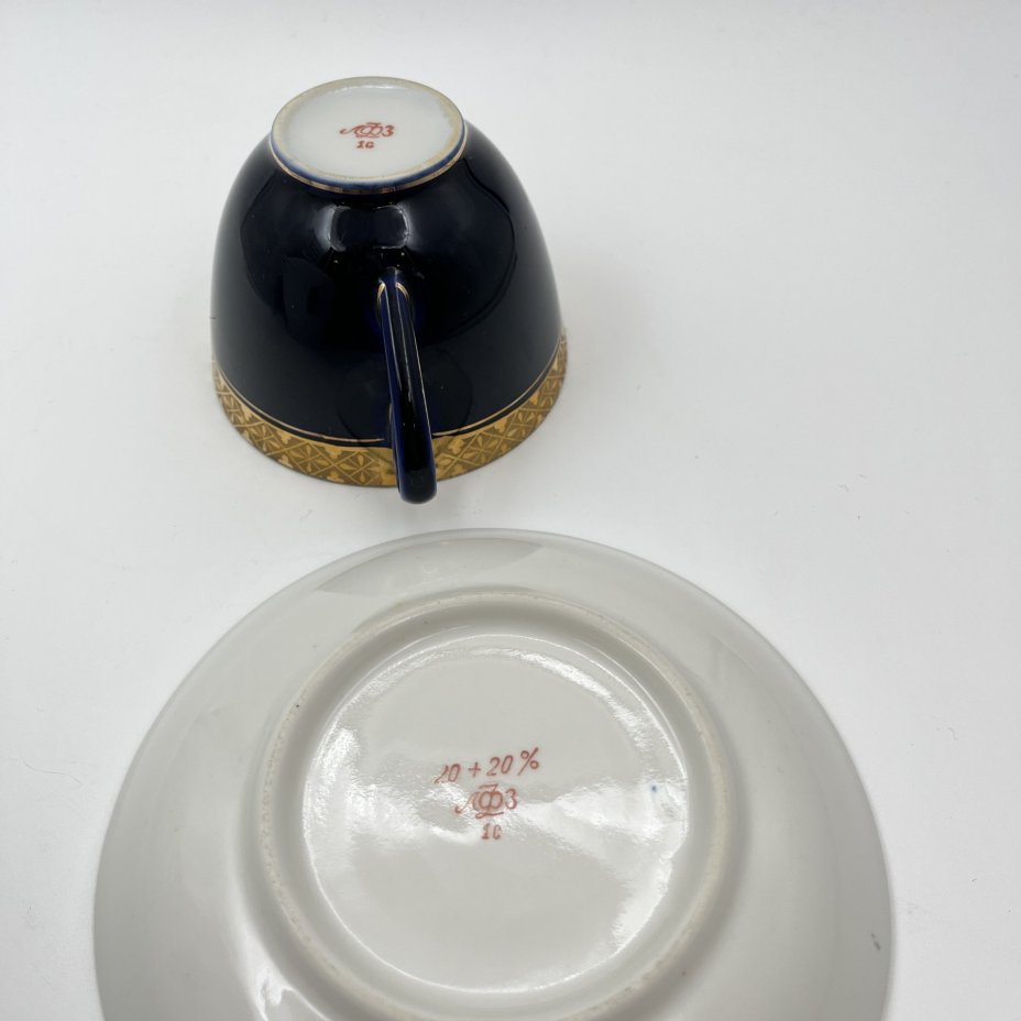 Пара чайная с растительным орнаментом, фарфор, крытье кобальтом, золочение, Ленинградский фарфоровый завод (ЛФЗ), СССР, 1960-1970 гг.