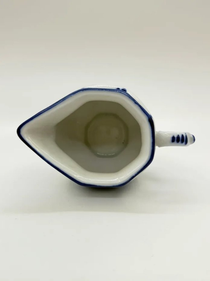 Сливочник с флоральным декором, Гжель