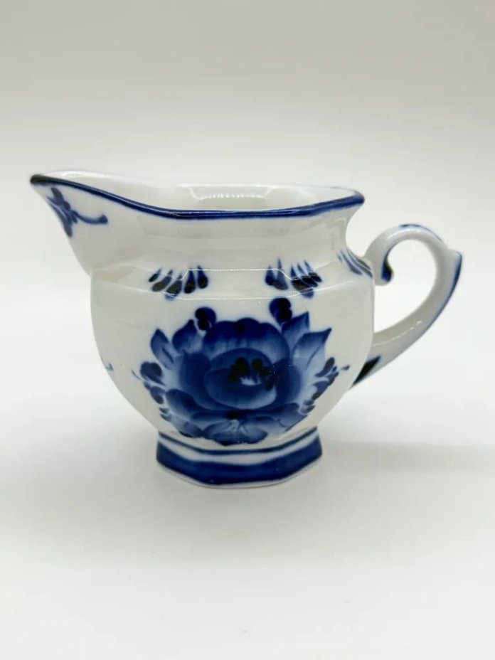 Сливочник с флоральным декором, Гжель