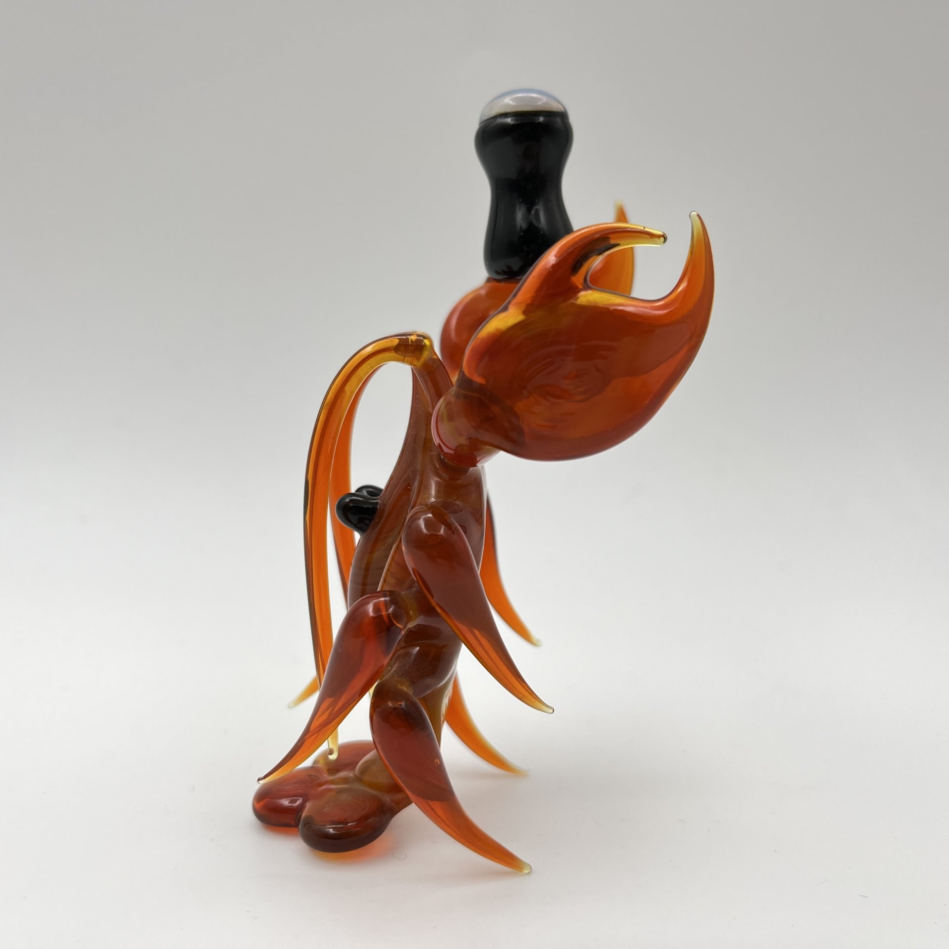 Статуэтка "Рак с кружкой", цветное стекло, гутная техника, Российская Федерация, 2000-2020 гг.