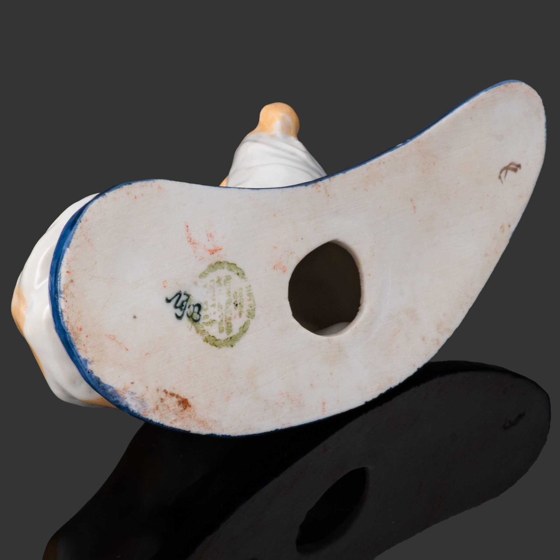 Статуэтка "Левретка", скульптор Б.Я. Воробьев (юбилейное клеймо), фарфор, роспись, Ленинградский фарфоровый завод (ЛФЗ), СССР, 1937 г.