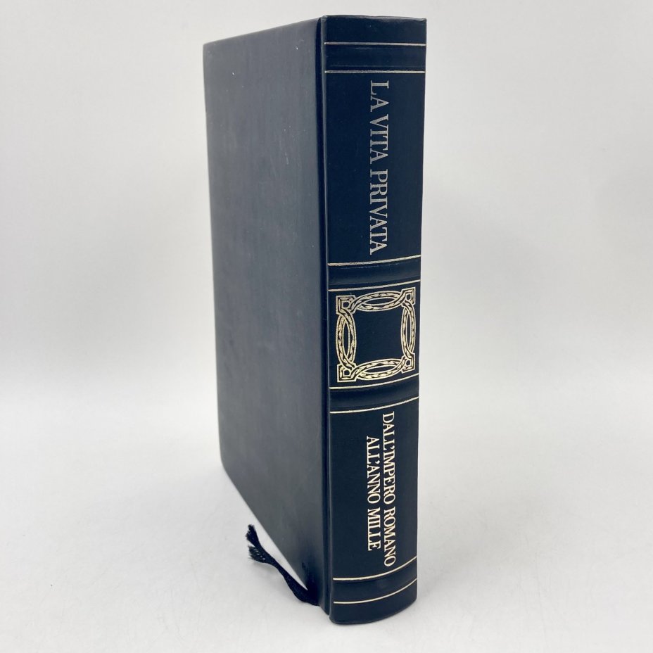 Книга "La vita privata dall'Impero romano all'anno Mille", авторы Philippe Aries, Georges Duby, издательство Laterza, бумага, печать, Италия, 1986 г.
