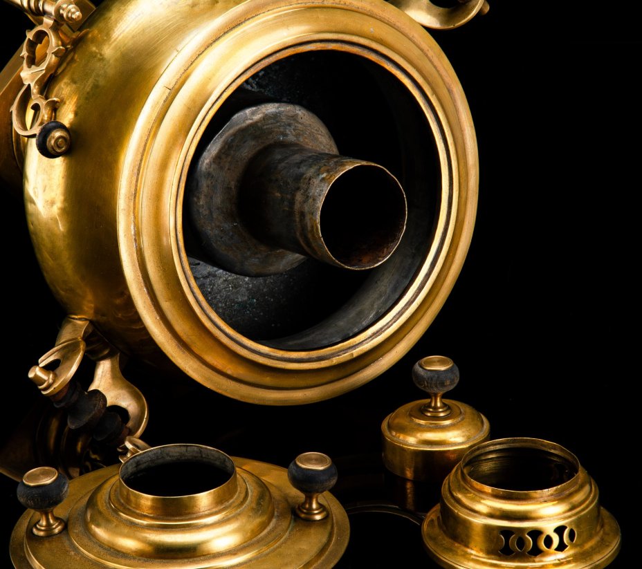 Самовар угольный формы "репка", латунь, выколотка, литье, чеканка, дерево, Торговый дом братьев Шемариных, Российская империя, 1900-1917 гг.