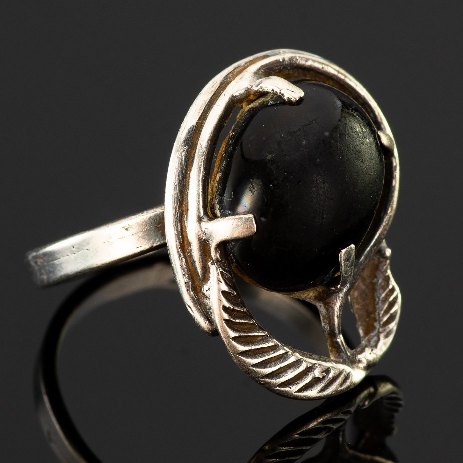 Кольцо с вставкой черного цвета