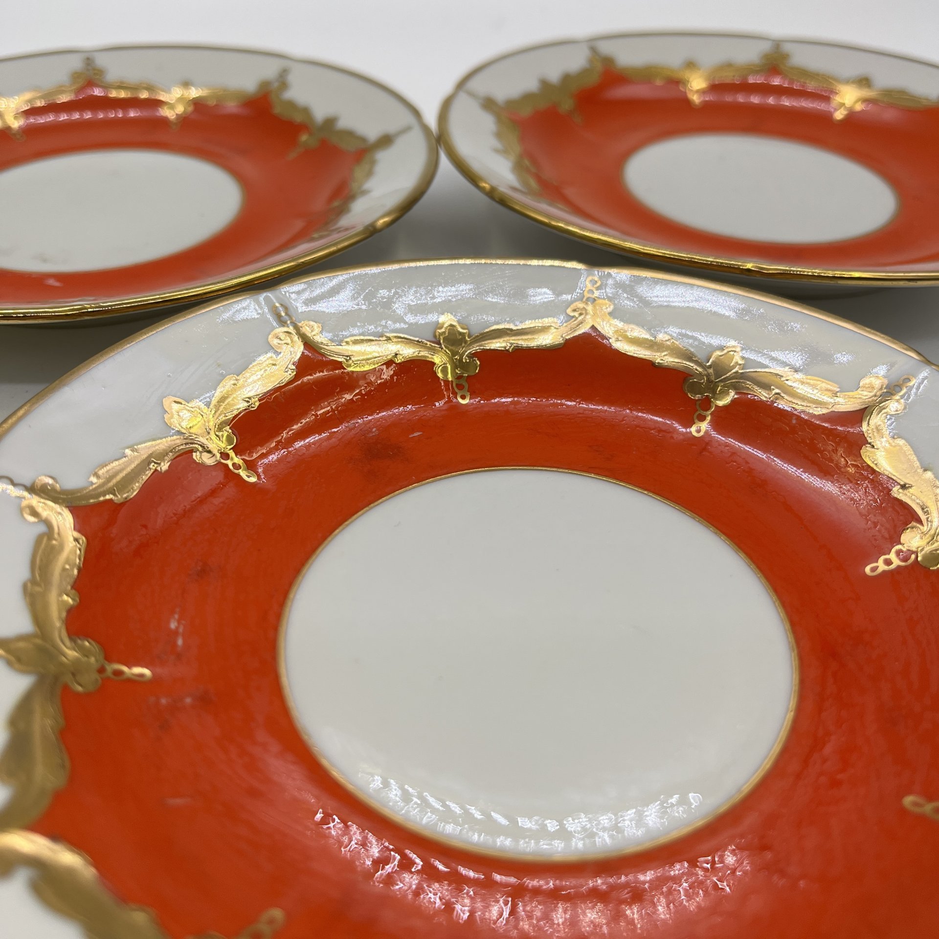 Набор из 3 блюдец с абстрактным декором, фарфор, деколь, золочение, 1960 г.