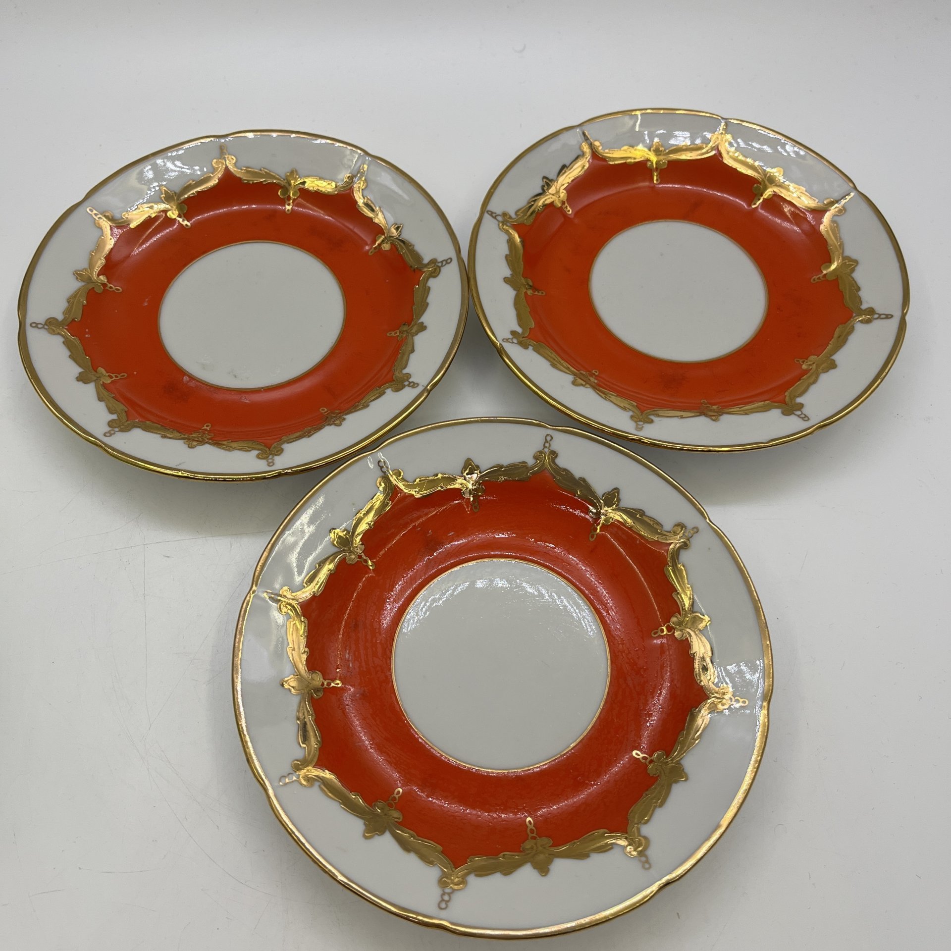 Набор из 3 блюдец с абстрактным декором, фарфор, деколь, золочение, 1960 г.