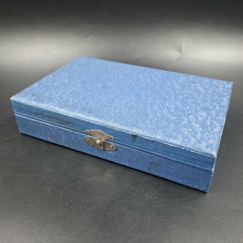 Набор из шести чайных ложек с орнаментальным декором, в оригинальной коробке, мНЦ (медь-никель-цинк), золочение, Кольчугинский завод цветных металлов, СССР, 1960-1990 гг.