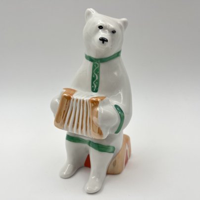 Статуэтка "Медведь с гармошкой" из набора "Цирковые медведи", автор О.М. Богданова, фарфор, роспись, люстр, Дулевский фарфоровый завод (Дулёво), СССР, 1986 г.