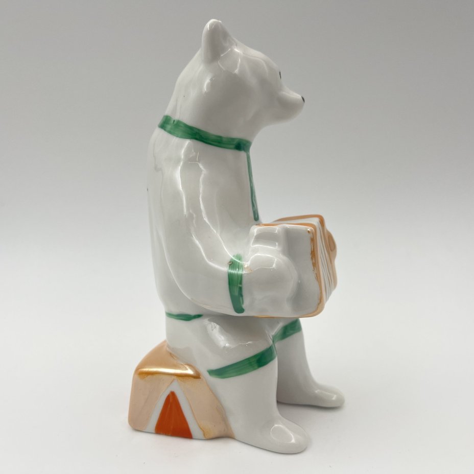 Статуэтка "Медведь с гармошкой" из набора "Цирковые медведи", автор О.М. Богданова