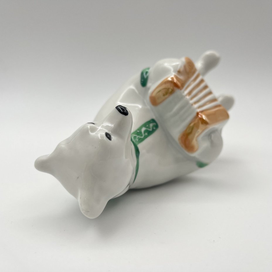 Статуэтка "Медведь с гармошкой" из набора "Цирковые медведи", автор О.М. Богданова