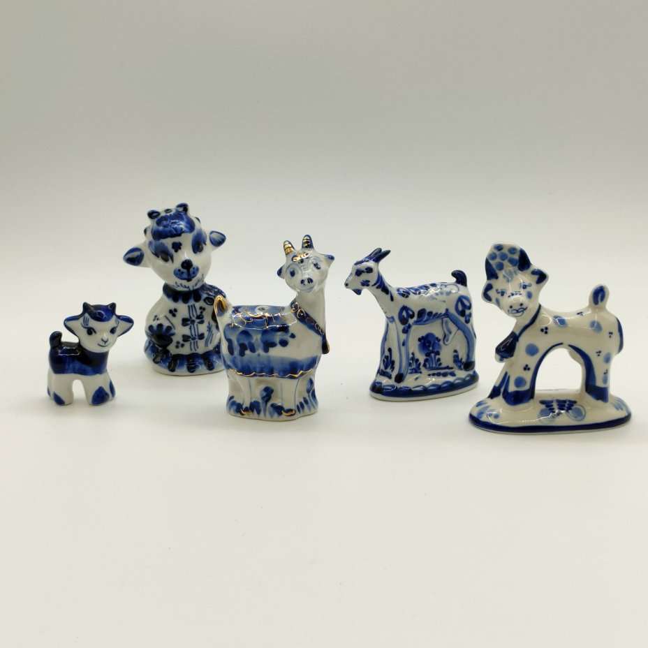 Набор из пяти статуэток "Козы", Гжель, фарфор, роспись, золочение, Россия, 1990-2010 гг.
