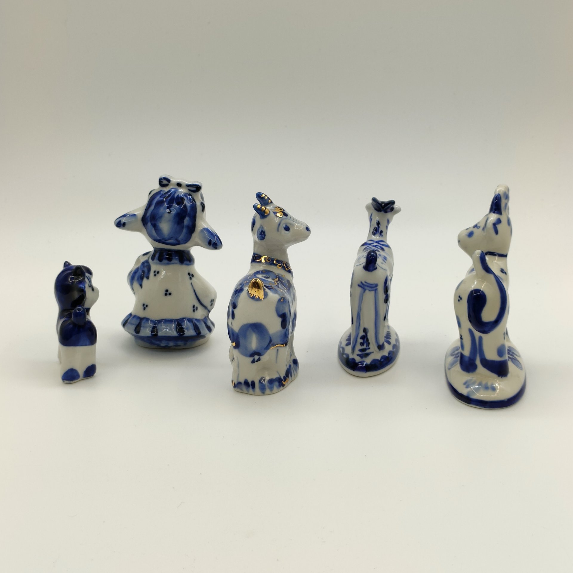 Набор из пяти статуэток "Козы", Гжель, фарфор, роспись, золочение, Россия, 1990-2010 гг.