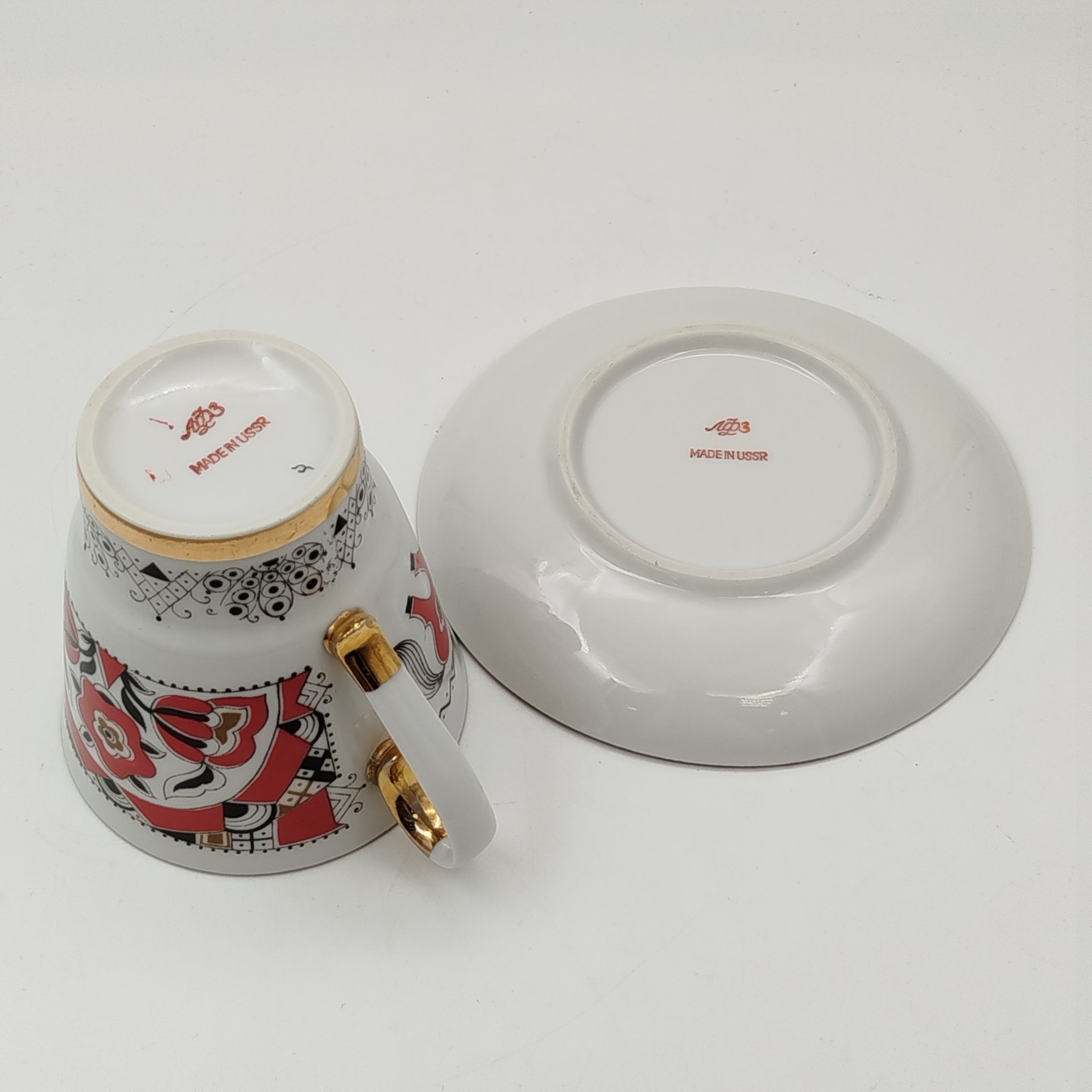 Пара чайная "Красный конь" (форма бокала "Невский"), автор рисунка А.В. Воробьевский