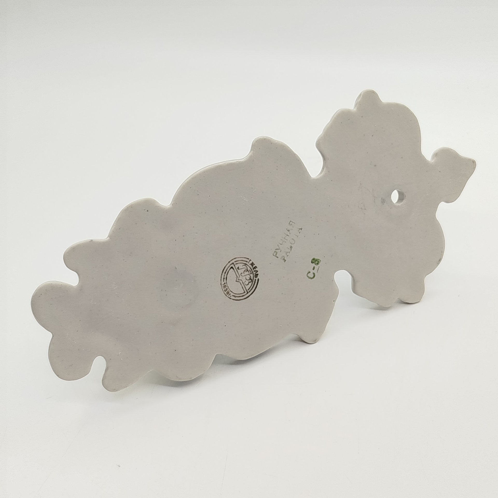 Подсвечник настенный для одной свечи с рельефным растительным декором