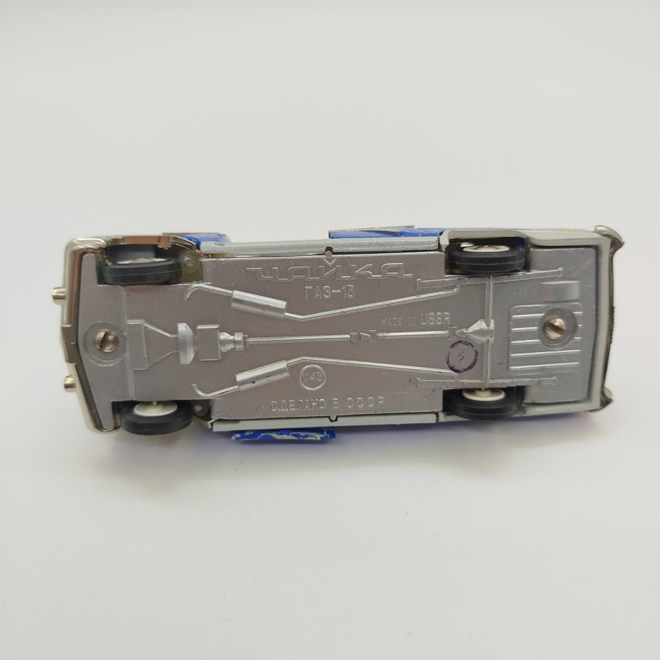 Модель автомобиля "Чайка ГАЗ-13", масштаб