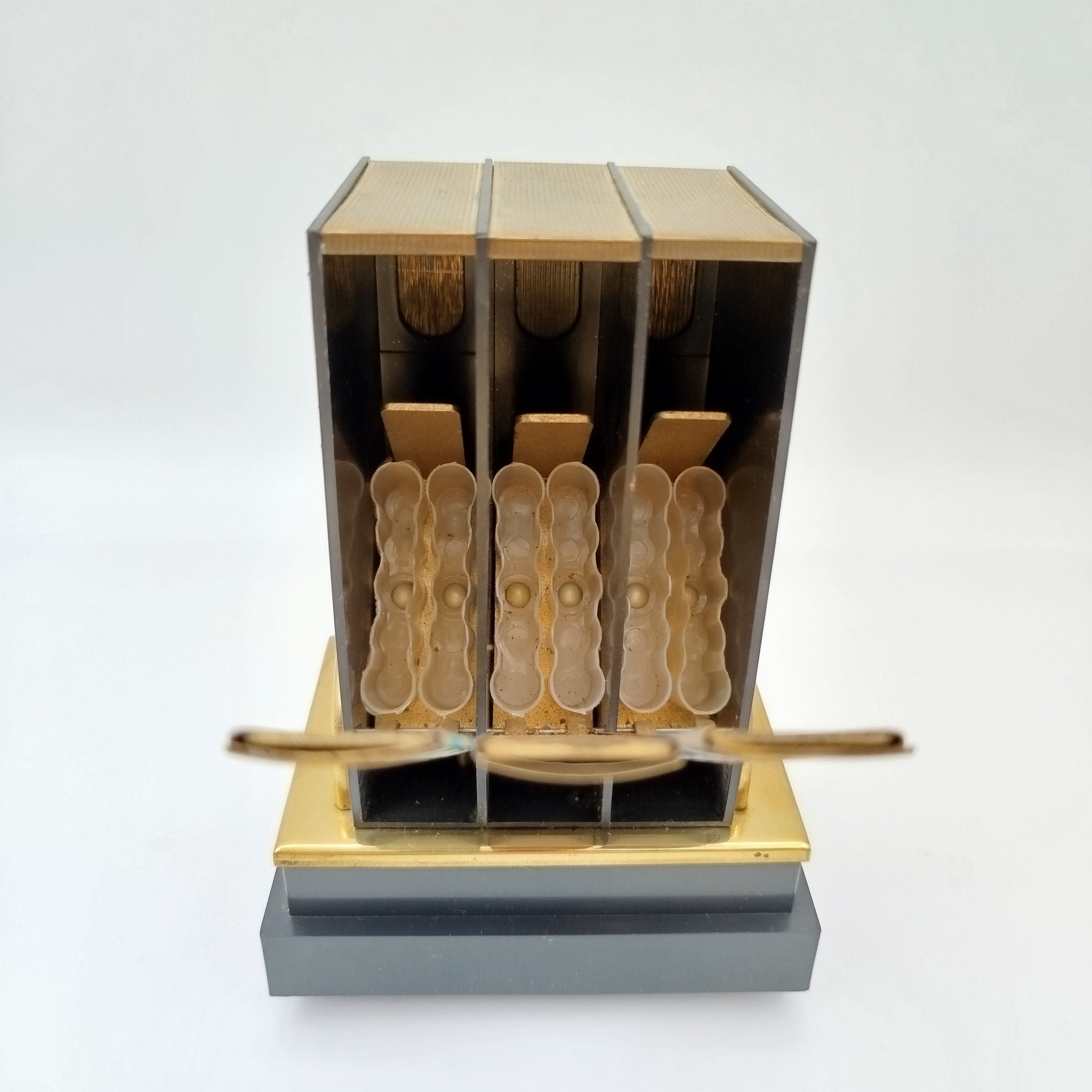 Сигаретница музыкальная в виде книг на тему осовоения космоса