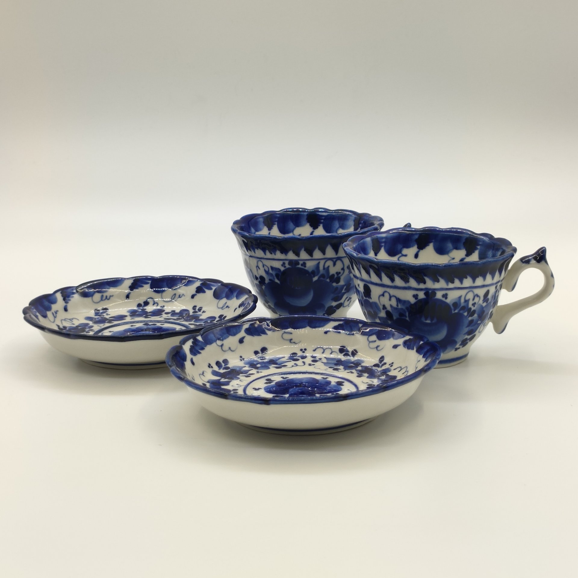 Набор из 2-х кофейных пар с цветочным декором, ав. Андреев, Гжель, фарфор, роспись, Российская Федерация, 1990-2015 гг.