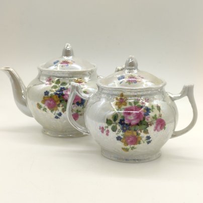 Набор из заварочного чайника и сахарницы с цветочным декором, фарфор, люстр, деколь, Дмитровский фарфоровый завод (ДФЗ Вербилки), СССР, 1965-1991 гг.