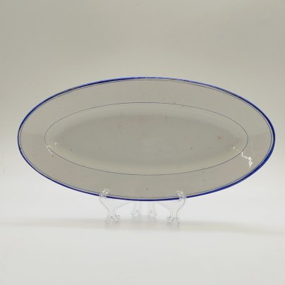 Блюдо сервировочное овальной формы с синим кантом, фаянс, обводка, Товарищество М.С. Кузнецова в Будах, Российская империя, 1894-1917 гг.