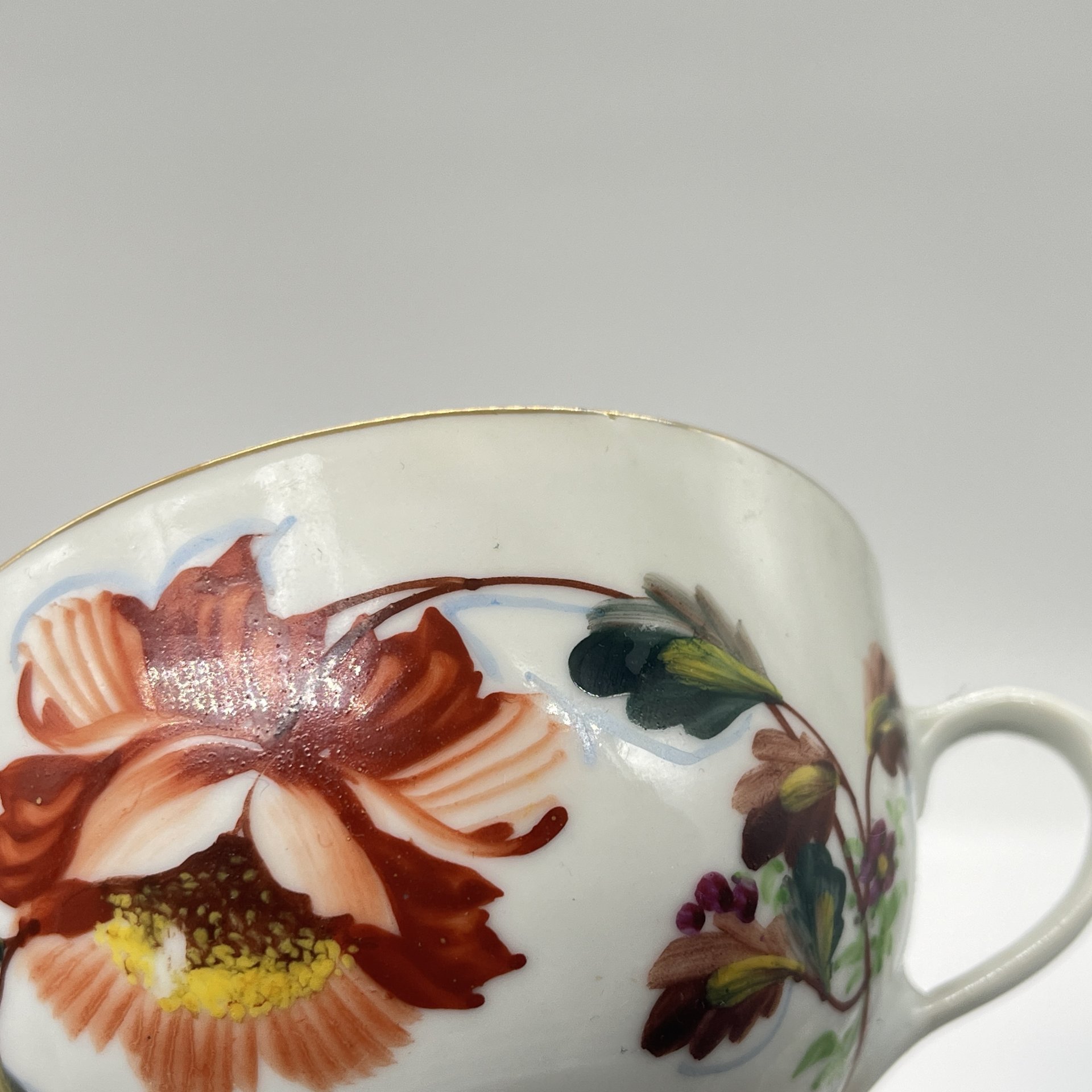 Чашка из чайного набора "Эгоист" с экзотичным цветочным декором, фарфор, роспись. золочение, Китай, 1940-1960 гг.