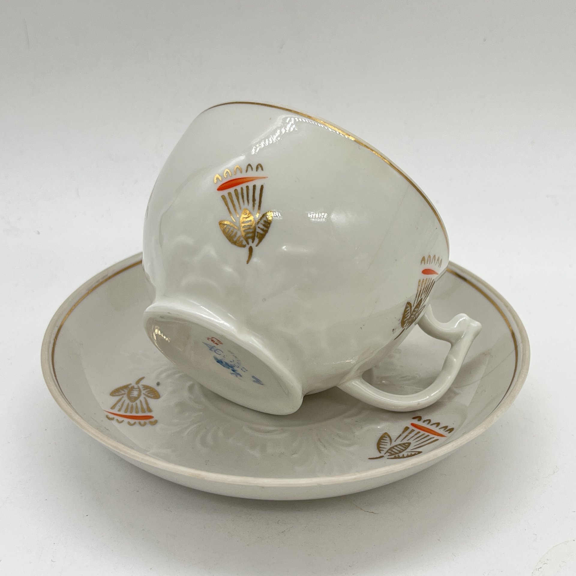 Чайная пара со стилизованным декором, фарфор, деколь, золочение, Дмитровский фарфоровый завод (ДФЗ Вербилки), СССР, 1954-1965 гг.