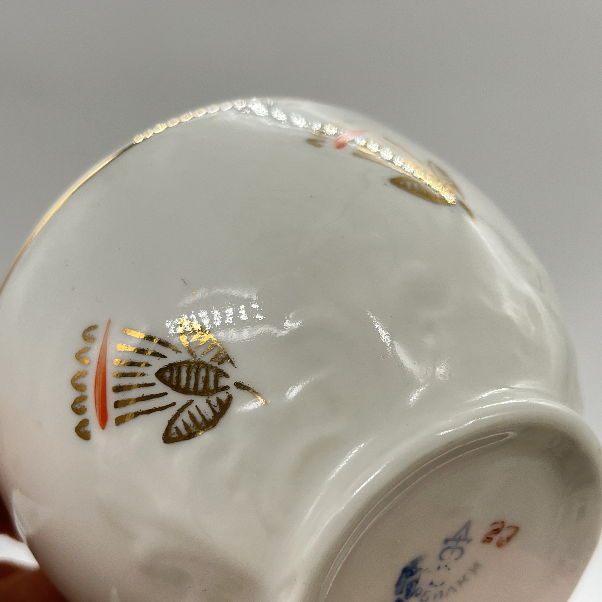 Чайная пара со стилизованным декором, фарфор, деколь, золочение, Дмитровский фарфоровый завод (ДФЗ Вербилки), СССР, 1954-1965 гг.