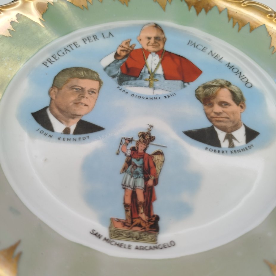 Тарелка настенная "Pregate per la pace nel mondo" ("Молитесь о мире во всем мире") с портретными изображениями братьев Кеннеди и Иоанна XXIII (Папа Римский), Christian Seltmann
