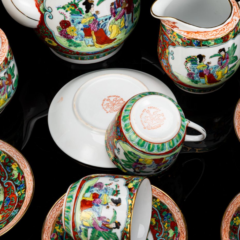 Чайный сервиз "Китайские красавицы в саду" на 6 персон (15 предметов), фарфор, деколь, роспись эмалевыми красками, золочение, Китай, 1960-1980 гг.