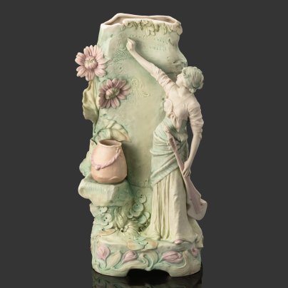 Ваза в стиле модерн "Аллегория музыки" ("Эвтерпа - муза лирической поэзии и музыки"), фарфор, роспись, Royal Dux, Австро-Венгрия, 1900-1918 гг.