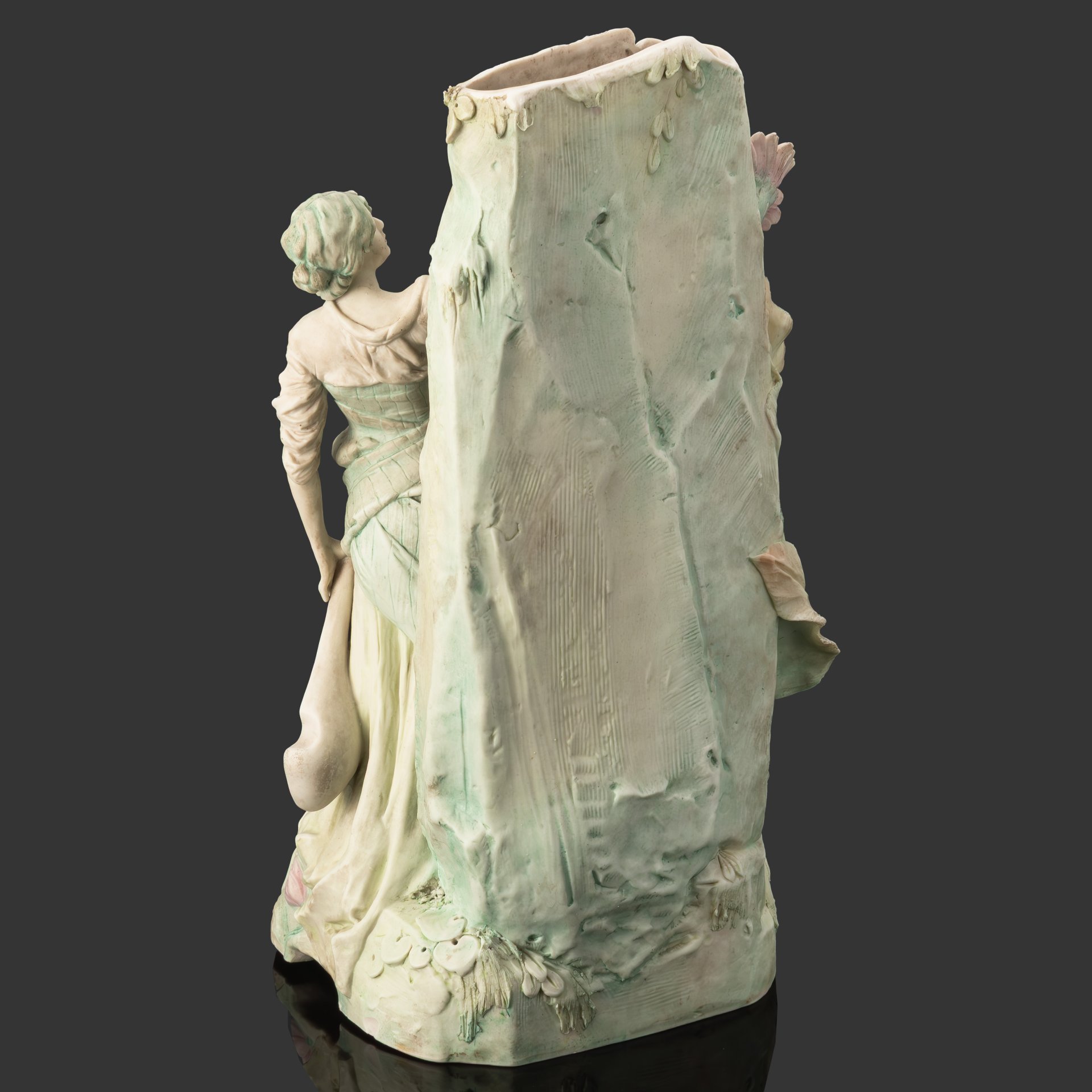 Ваза в стиле модерн "Аллегория музыки" ("Эвтерпа - муза лирической поэзии и музыки"), фарфор, роспись, Royal Dux, Австро-Венгрия, 1900-1918 гг.