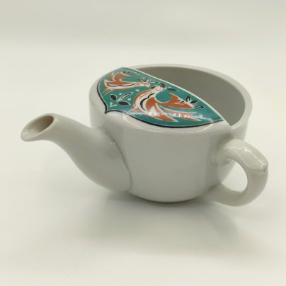 Поильник с декором в виде куриц и петухов, фарфор, деколь, Дмитровский фарфоровый завод (ДФЗ Вербилки), СССР, 1965-1991 гг.