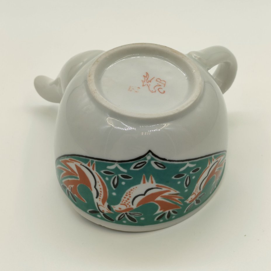 Поильник с декором в виде куриц и петухов, фарфор, деколь, Дмитровский фарфоровый завод (ДФЗ Вербилки), СССР, 1965-1991 гг.