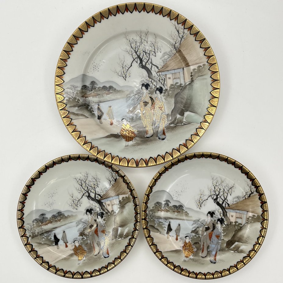 Набор посуды: десертная тарелка и 2 блюдца "Прогулка гейш ранней весной", фарфор, роспись, золочение, Япония, 1920-1950 гг.