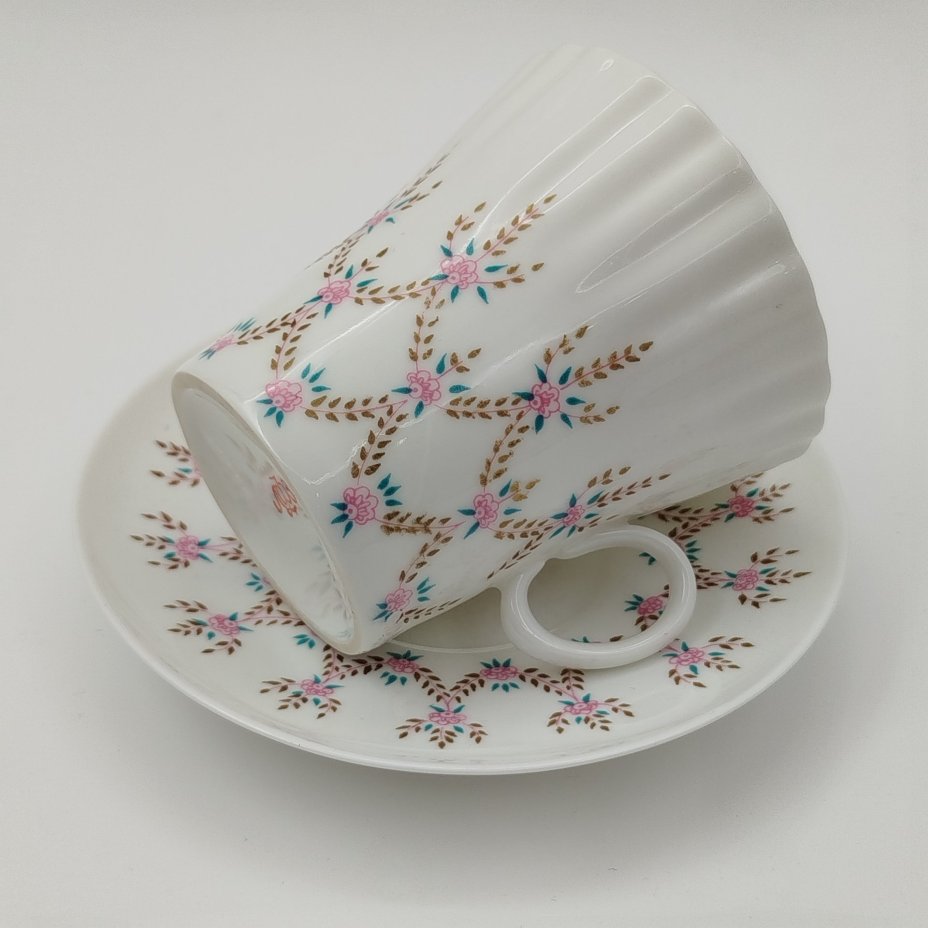 Пара кофейная с декором в виде цветочных гирлянд (форма "Одуванчик"), фарфор, деколь, Ленинградский фарфоровый завод (ЛФЗ), СССР, 1970-1986 гг.