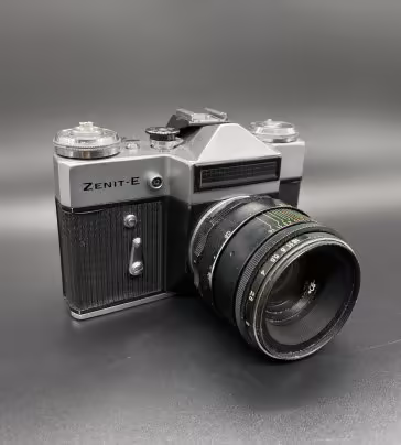 Фотоаппарат "Зенит-Е"  с объективом "Гелиос-44-2" в оригинальном кофре, Красногорский механический завод (КМЗ)