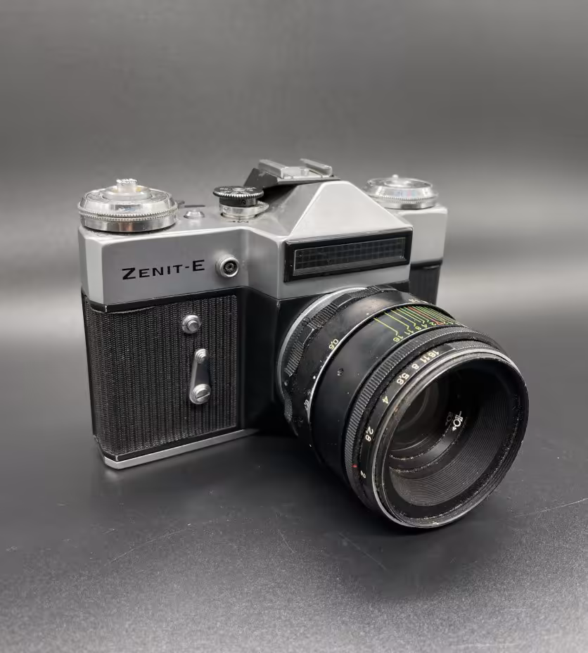 Фотоаппарат "Зенит-Е"  с объективом "Гелиос-44-2" в оригинальном кофре, Красногорский механический завод (КМЗ)