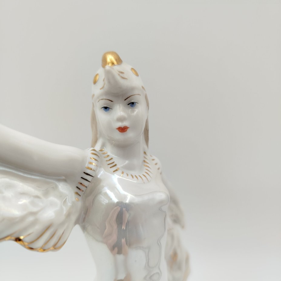 Статуэтка "Балерина в роли аиста", скульптор М.А. Интизарян, фарфор, роспись, люстр, золочение, Дмитровский фарфоровый завод (ДФЗ Вербилки), СССР, 1954-1965 гг.