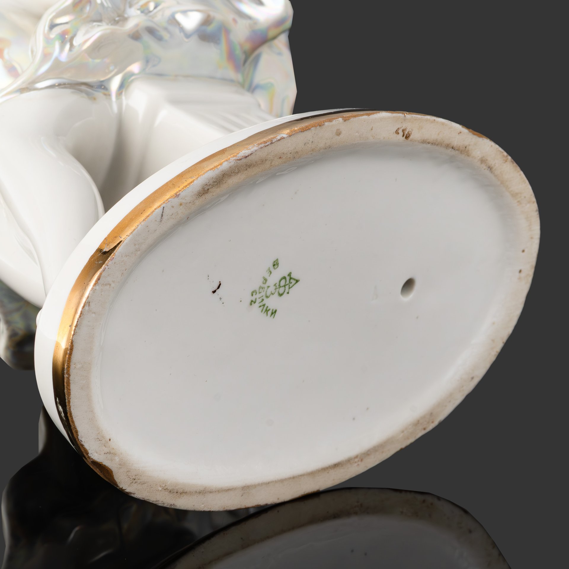 Статуэтка "Сидящий балерина" скульптор Ольга Сергеевна Артамонова, фарфор, роспись, люстр, Дмитровский фарфоровый завод (ДФЗ Вербилки), СССР, 1954-1965 гг.