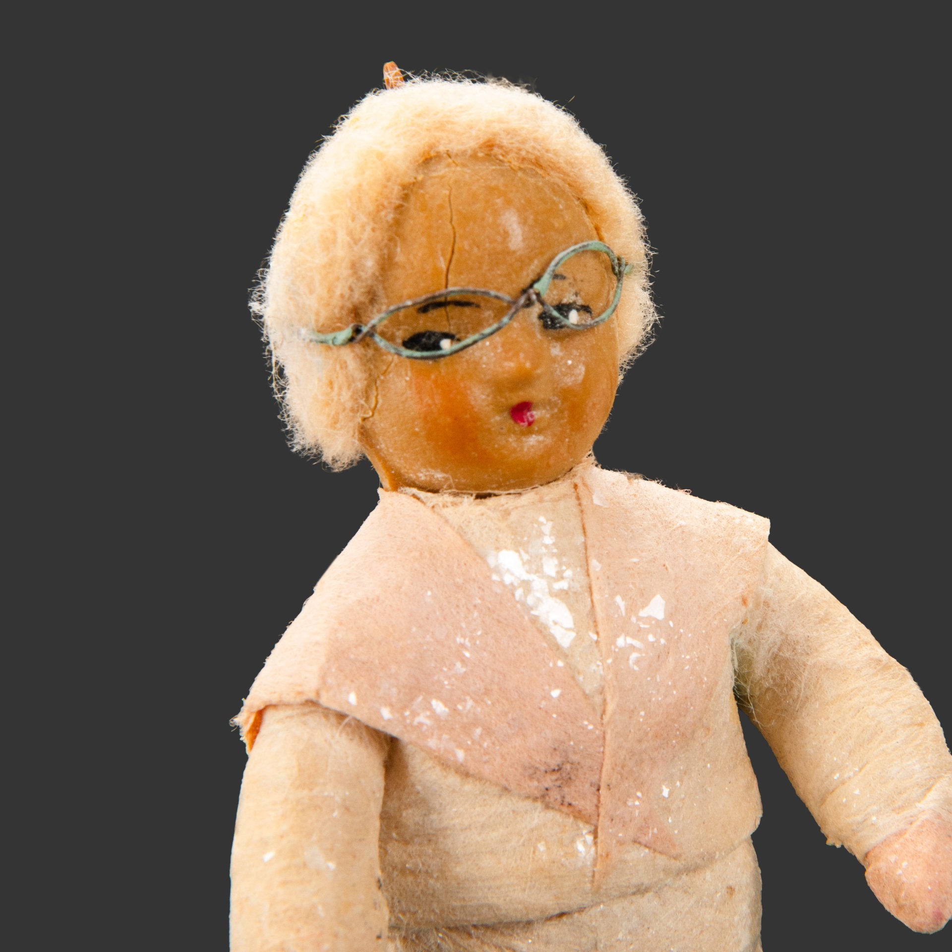 Елочная игрушка "Мальчик с очками", вата, мастика, роспись, бумага, СССР, 1930-1940 гг.
