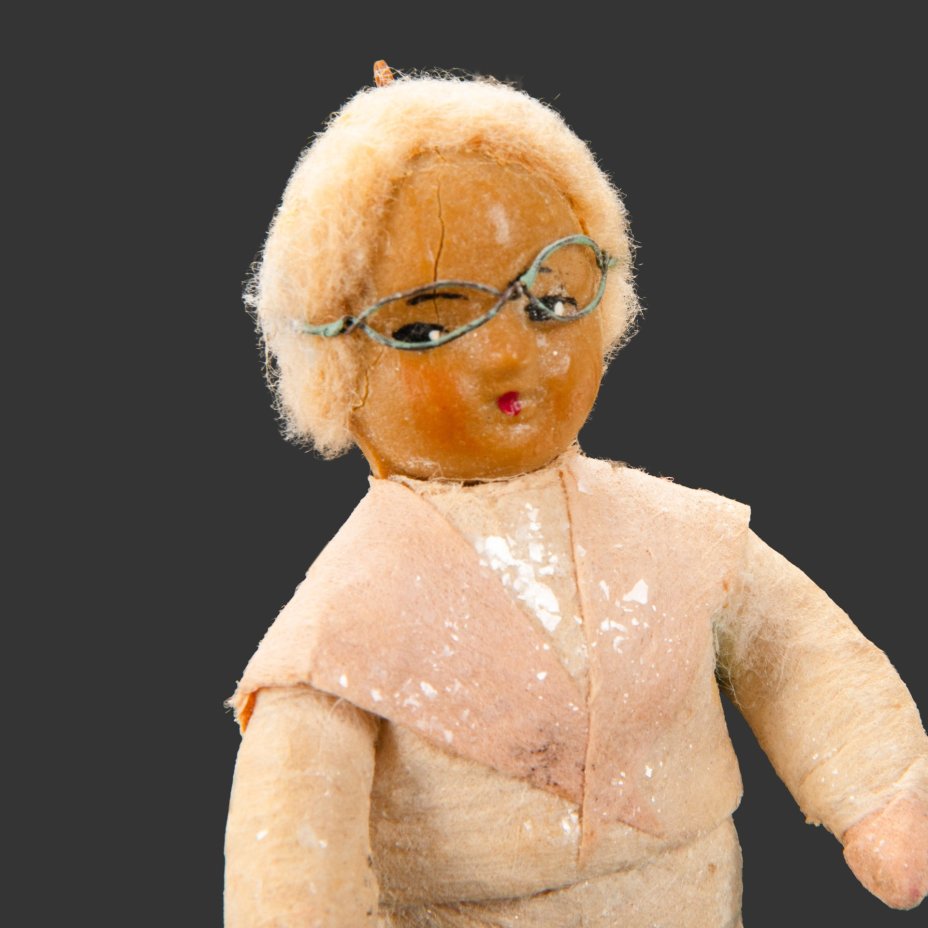 Елочная игрушка "Мальчик с очками", вата, мастика, роспись, бумага, СССР, 1930-1940 гг.