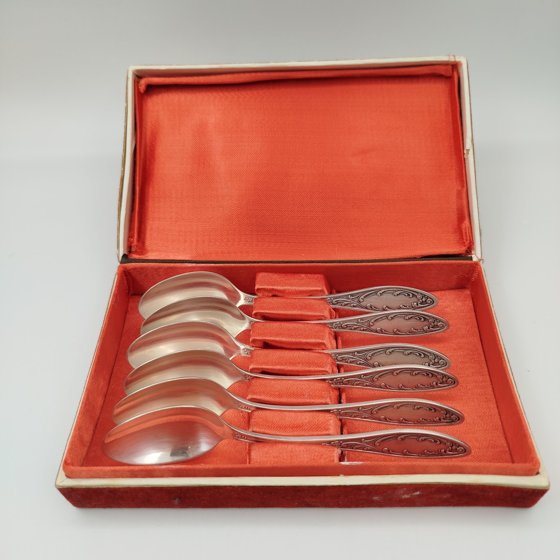 Набор из шести чайных ложек "Пламя" в коробке, мНЦ (медь-никель-цинк), картон, Кольчугинский завод цветных металлов, СССР, 1960-1990 гг.