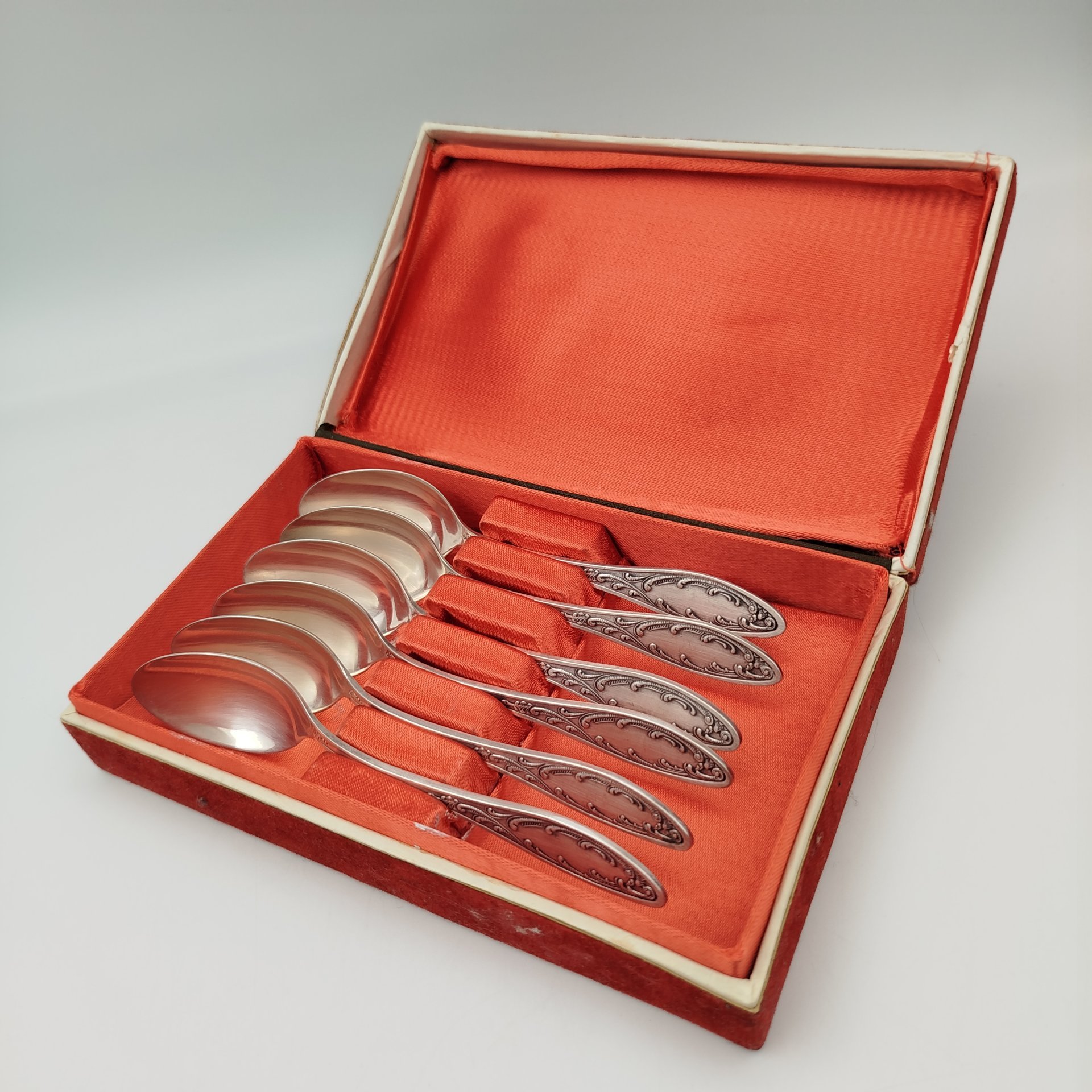 Набор из шести чайных ложек "Пламя" в коробке, мНЦ (медь-никель-цинк), картон, Кольчугинский завод цветных металлов, СССР, 1960-1990 гг.