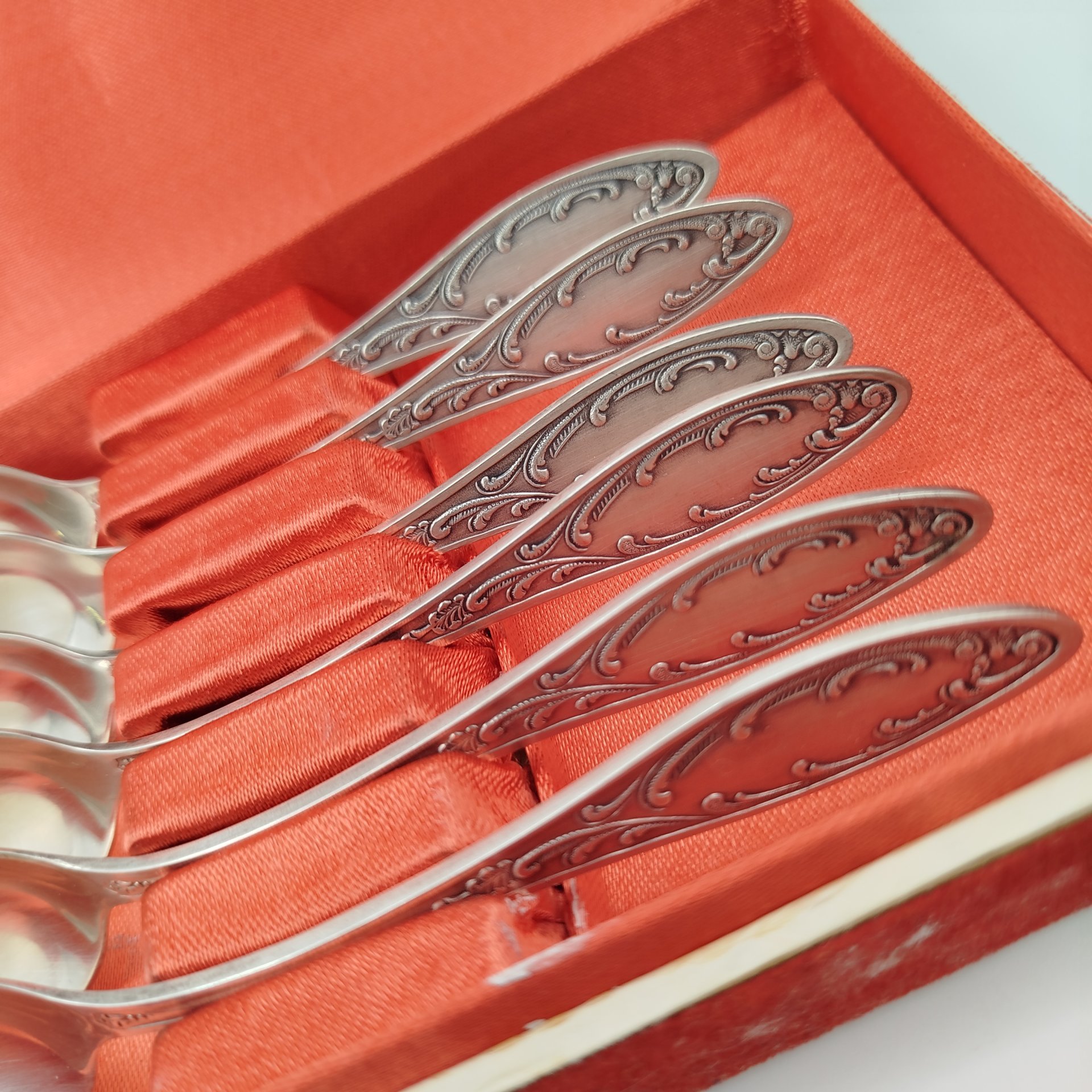 Набор из шести чайных ложек "Пламя" в коробке, мНЦ (медь-никель-цинк), картон, Кольчугинский завод цветных металлов, СССР, 1960-1990 гг.